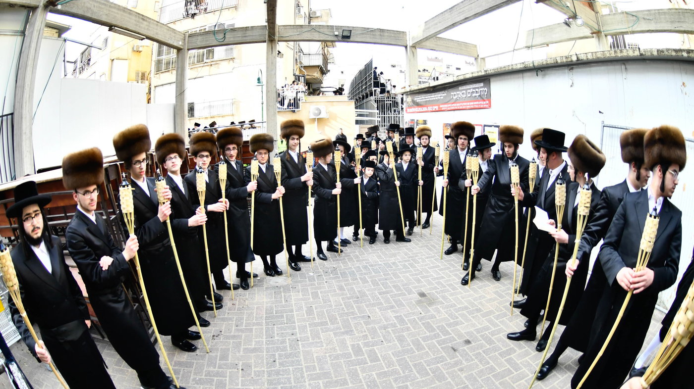 מעמד הכנסת ס"ת של האדמו"ר מויז'ניץ