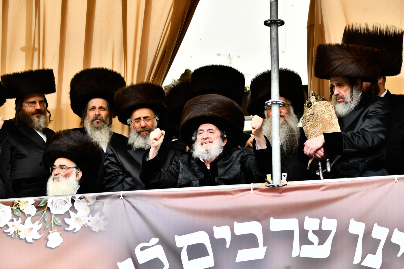 מעמד הכנסת ס"ת של האדמו"ר מויז'ניץ