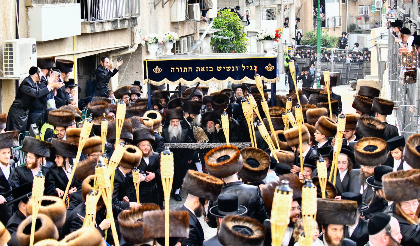 מעמד הכנסת ס"ת של האדמו"ר מויז'ניץ