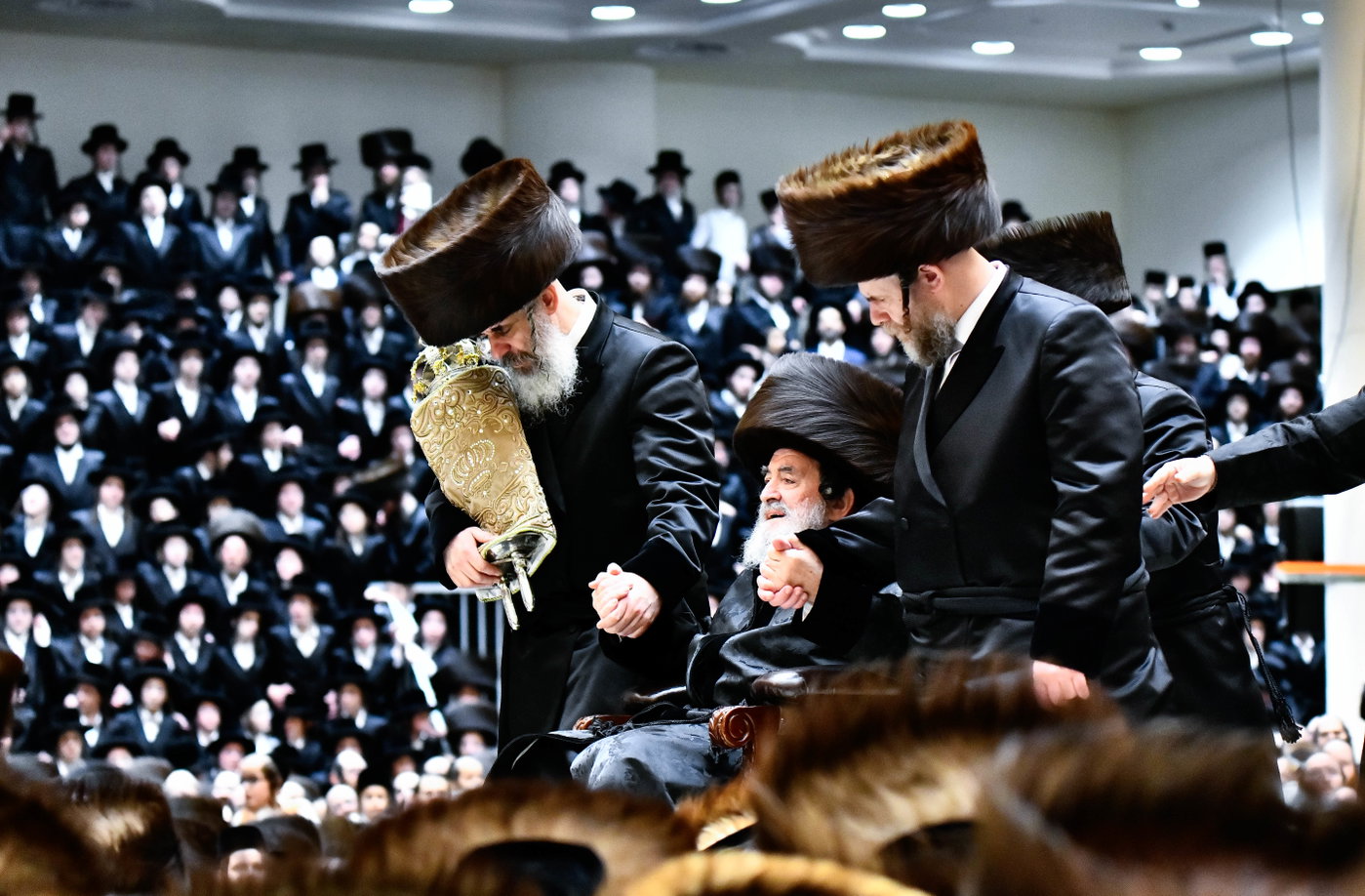 מעמד הכנסת ס"ת של האדמו"ר מויז'ניץ