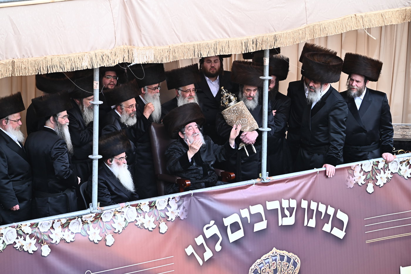 מעמד הכנסת ס"ת של האדמו"ר מויז'ניץ