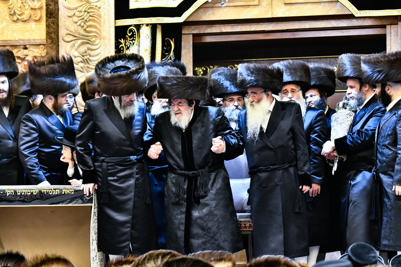 מעמד הכנסת ס"ת של האדמו"ר מויז'ניץ