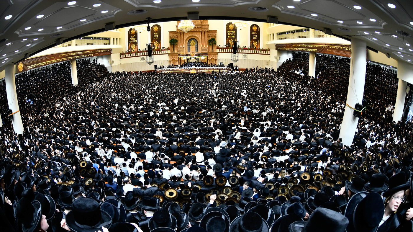 נעילת החג וסעודת הכנסת ס"ת בויז'ניץ