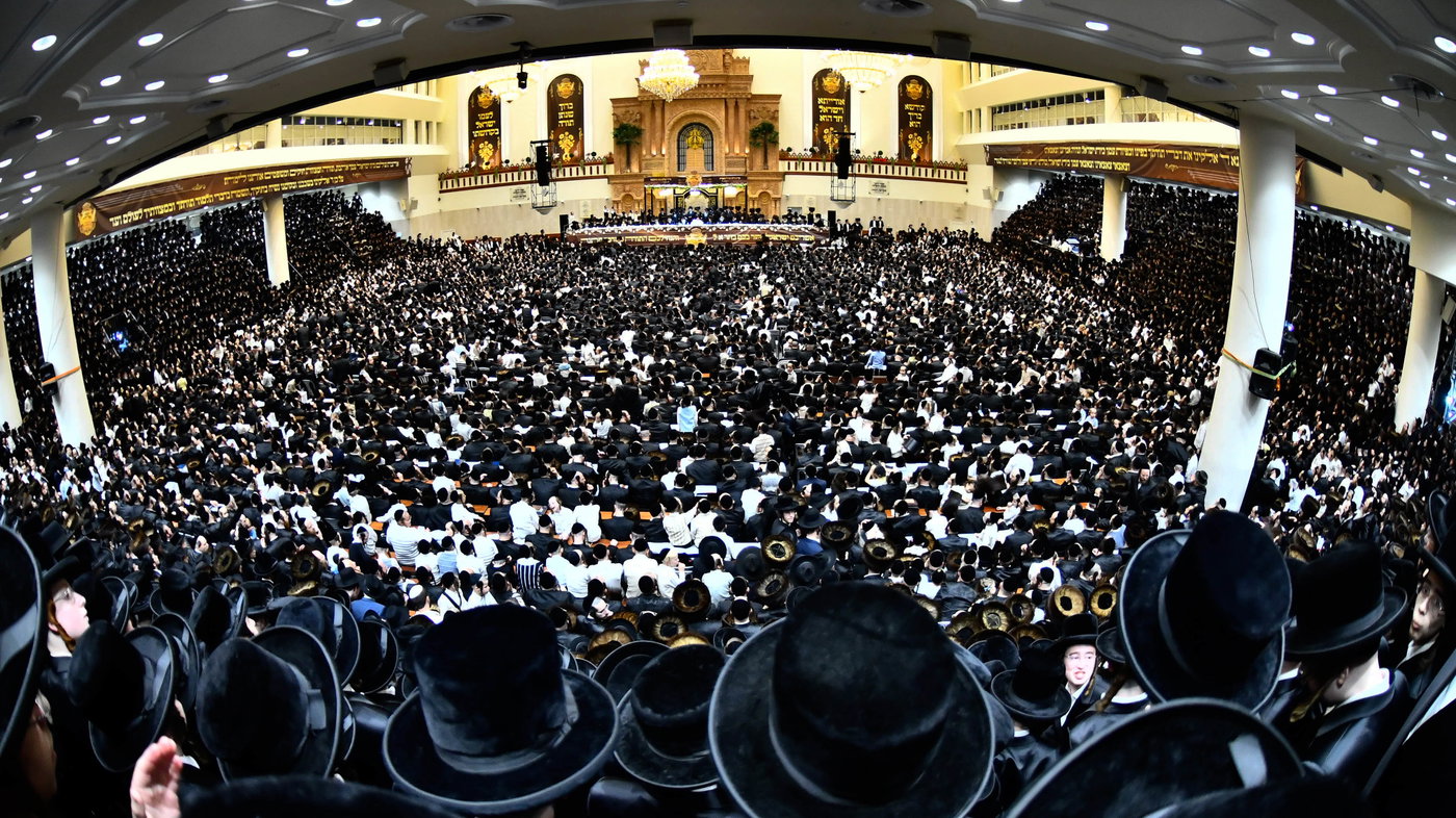 נעילת החג וסעודת הכנסת ס"ת בויז'ניץ