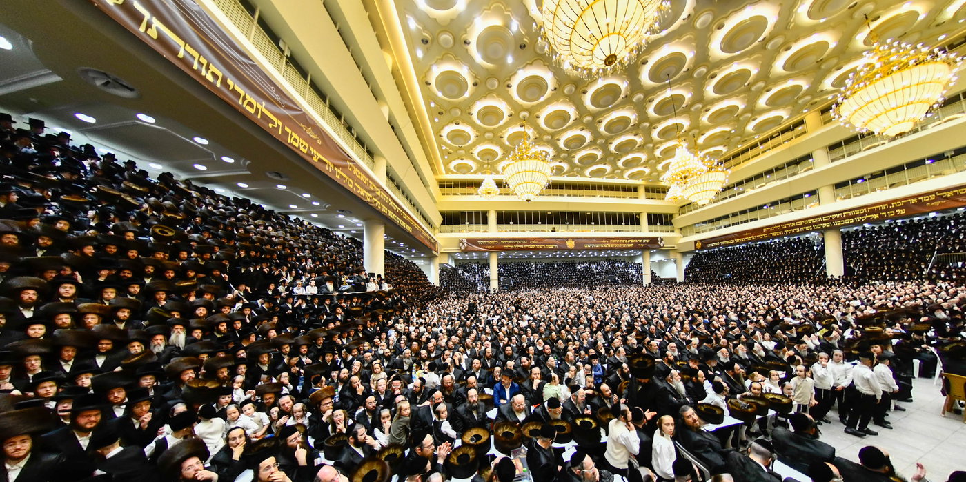 נעילת החג וסעודת הכנסת ס"ת בויז'ניץ