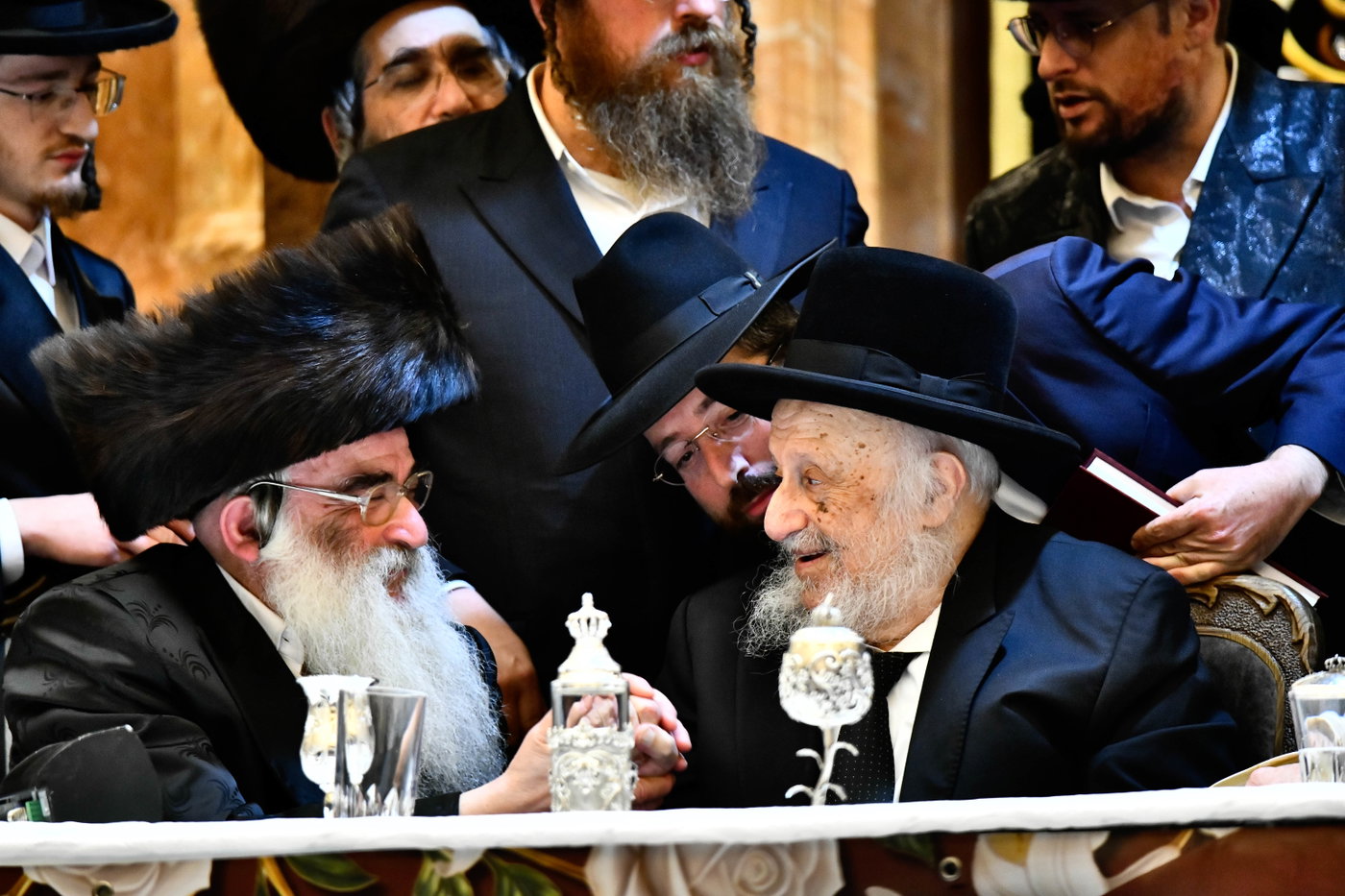 נעילת החג וסעודת הכנסת ס"ת בויז'ניץ