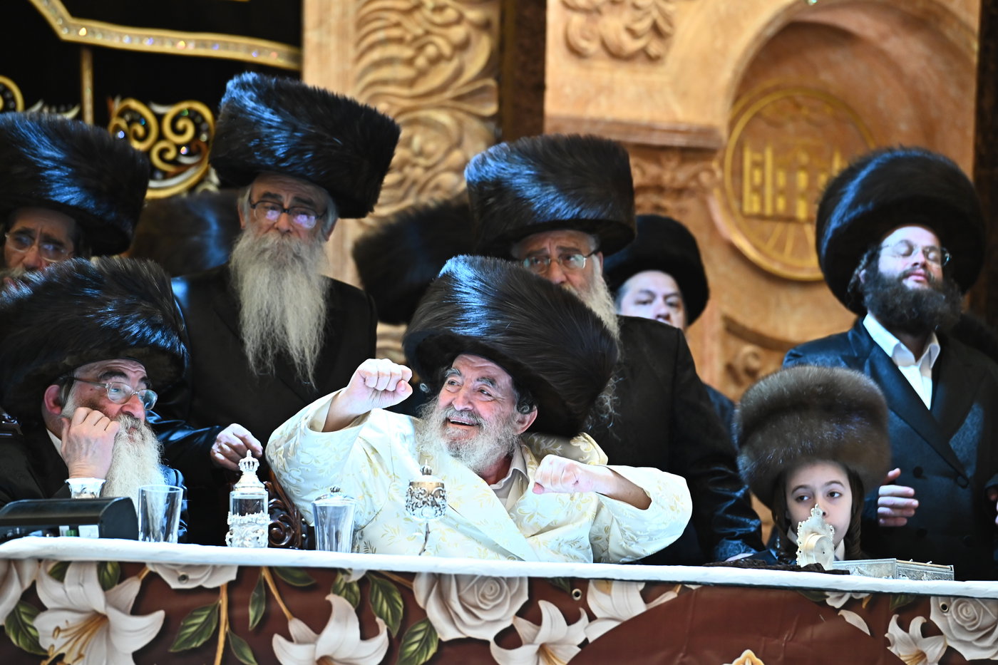 נעילת החג וסעודת הכנסת ס"ת בויז'ניץ