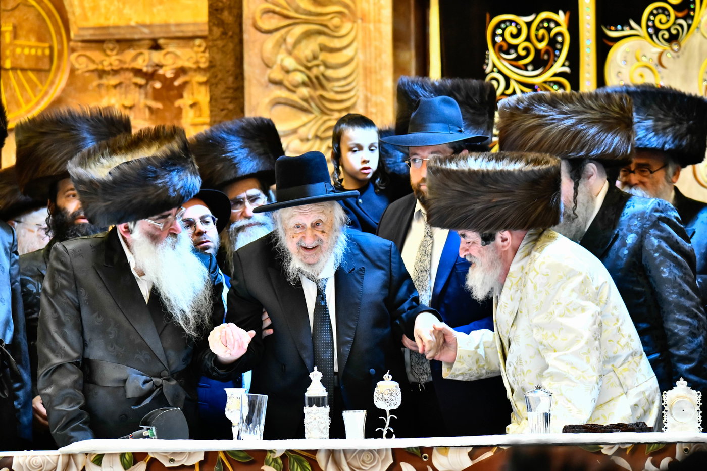 נעילת החג וסעודת הכנסת ס"ת בויז'ניץ