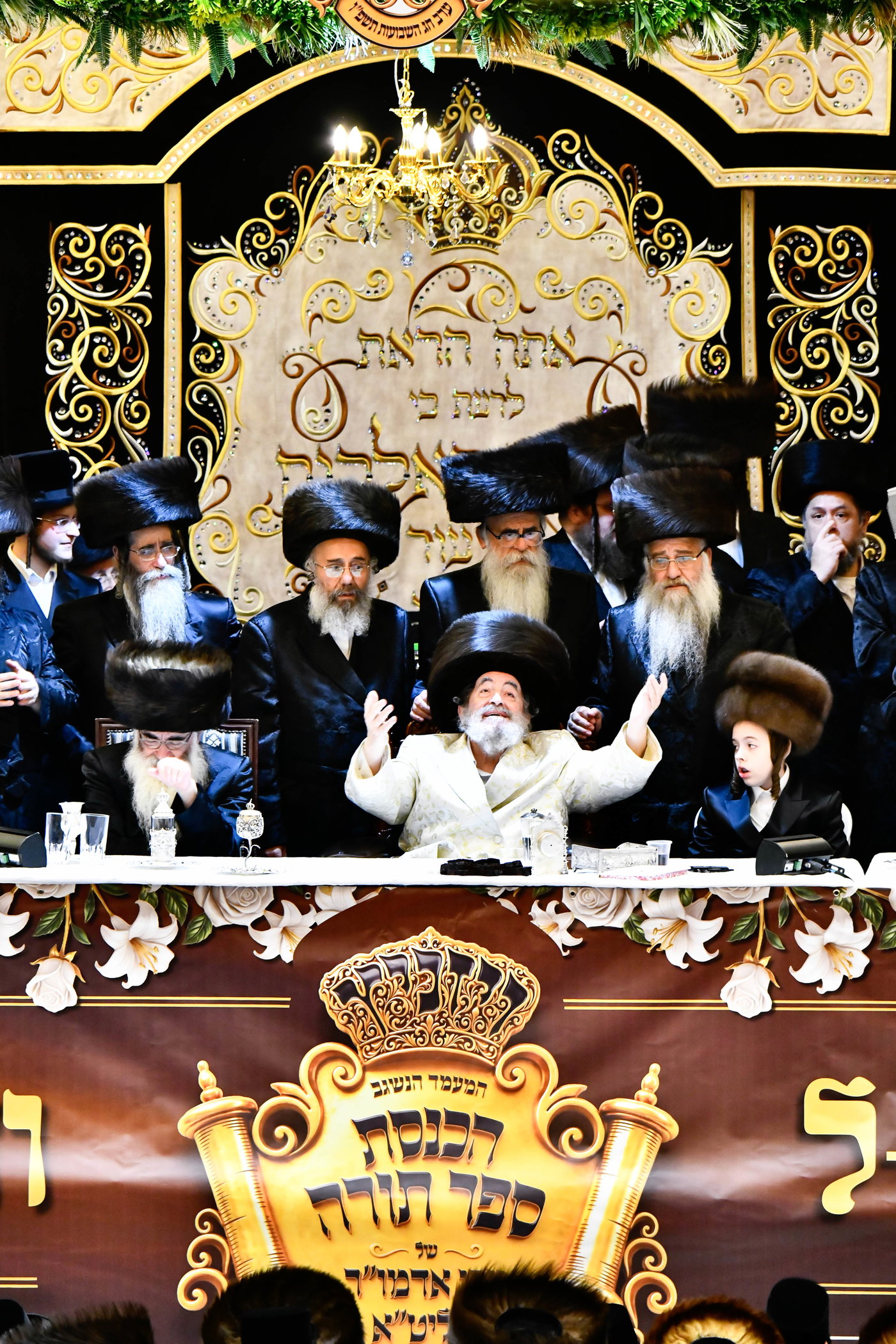 נעילת החג וסעודת הכנסת ס"ת בויז'ניץ