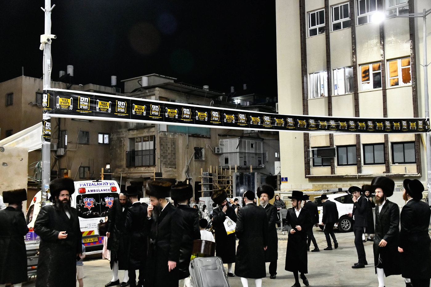 נעילת החג וסעודת הכנסת ס"ת בויז'ניץ