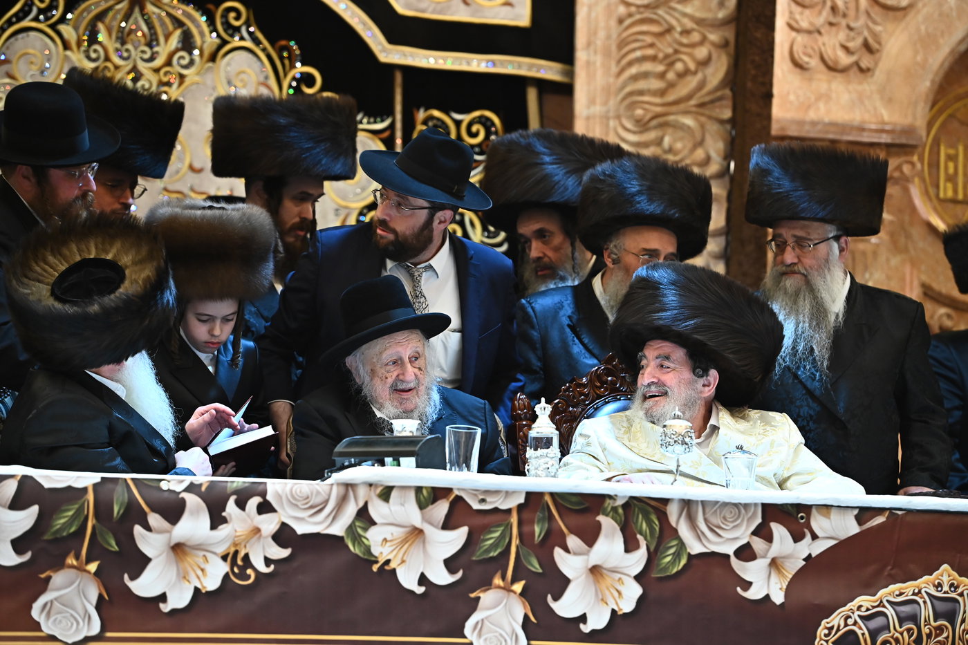 נעילת החג וסעודת הכנסת ס"ת בויז'ניץ