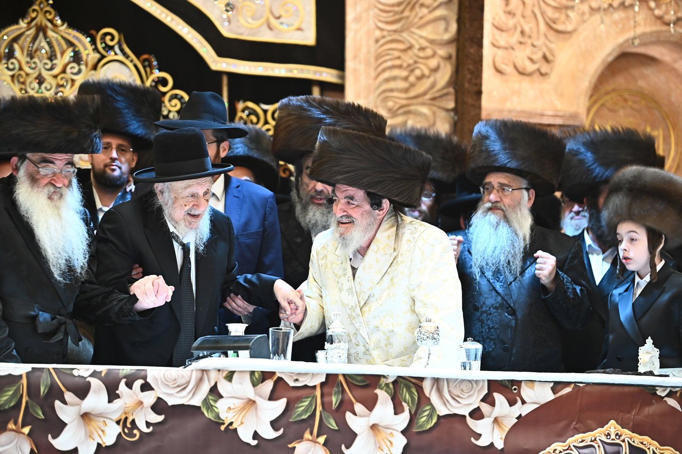 נעילת החג וסעודת הכנסת ס"ת בויז'ניץ