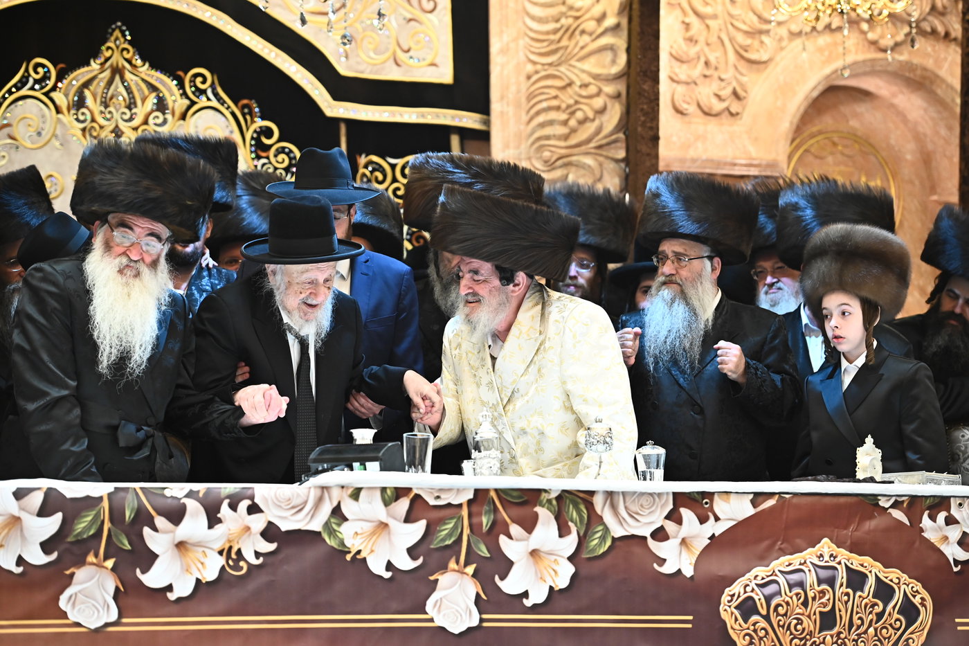 נעילת החג וסעודת הכנסת ס"ת בויז'ניץ