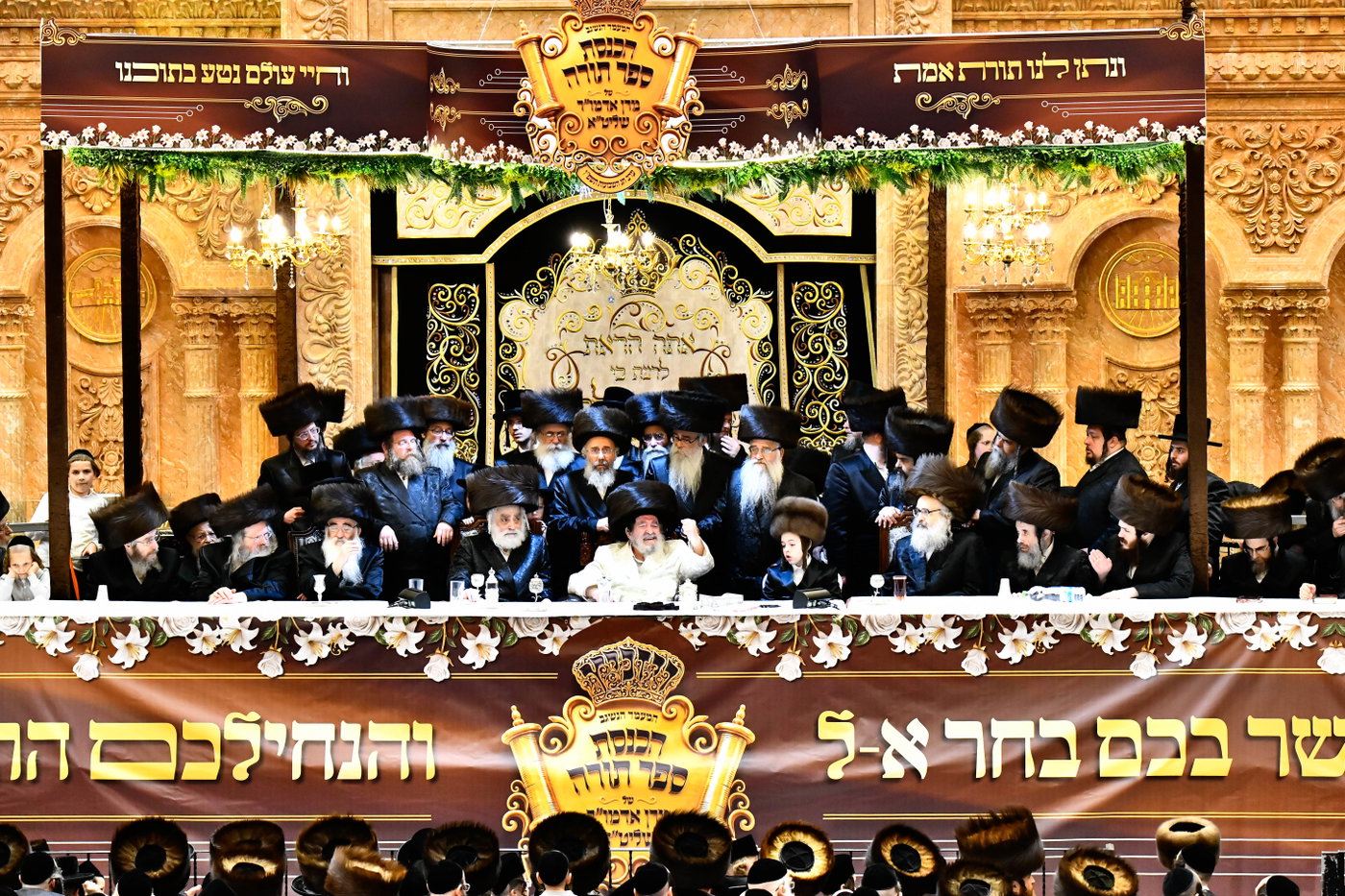 נעילת החג וסעודת הכנסת ס"ת בויז'ניץ