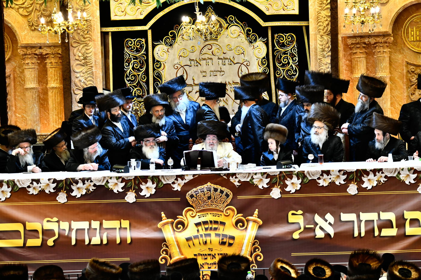 נעילת החג וסעודת הכנסת ס"ת בויז'ניץ