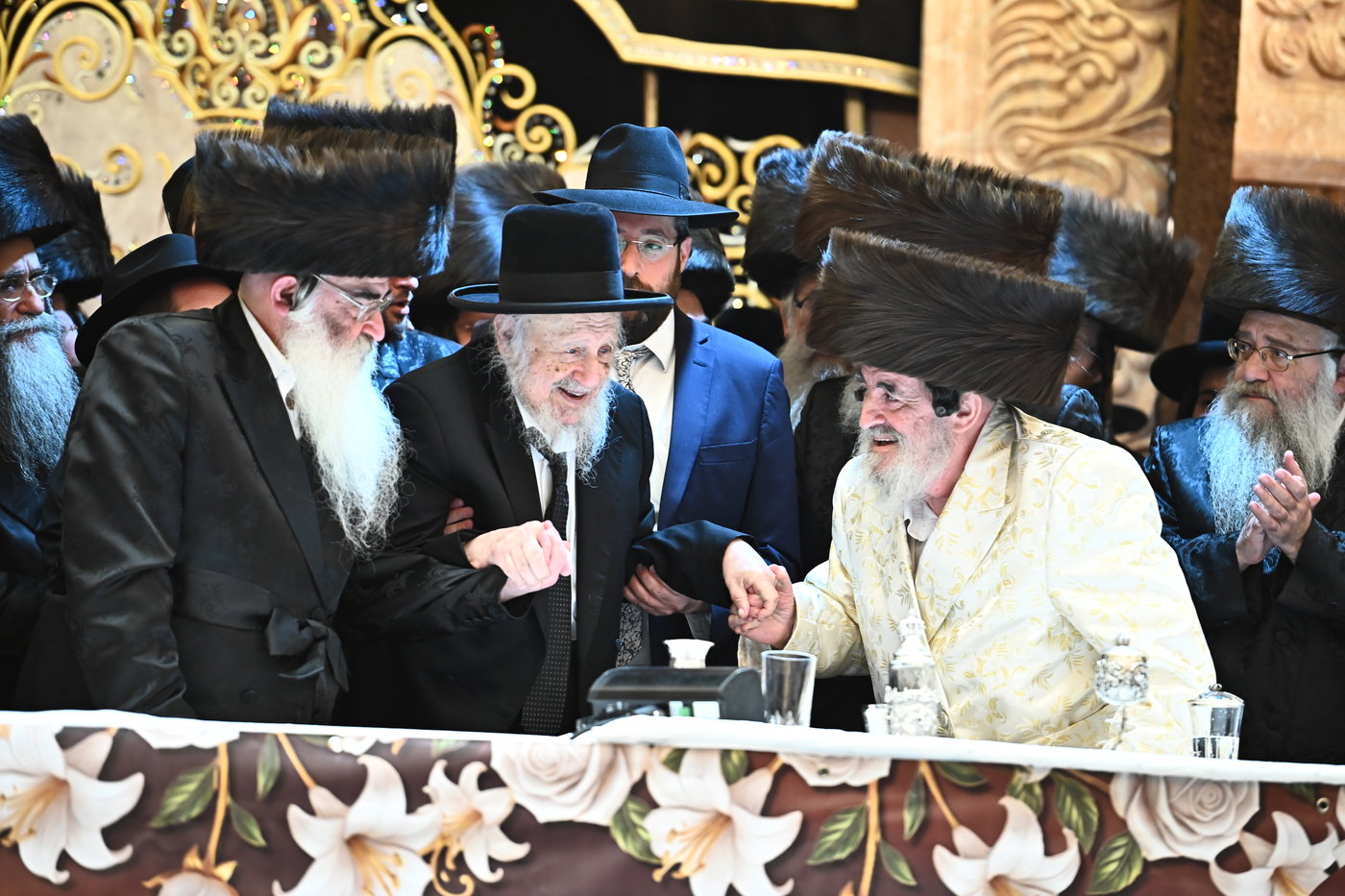 נעילת החג וסעודת הכנסת ס"ת בויז'ניץ