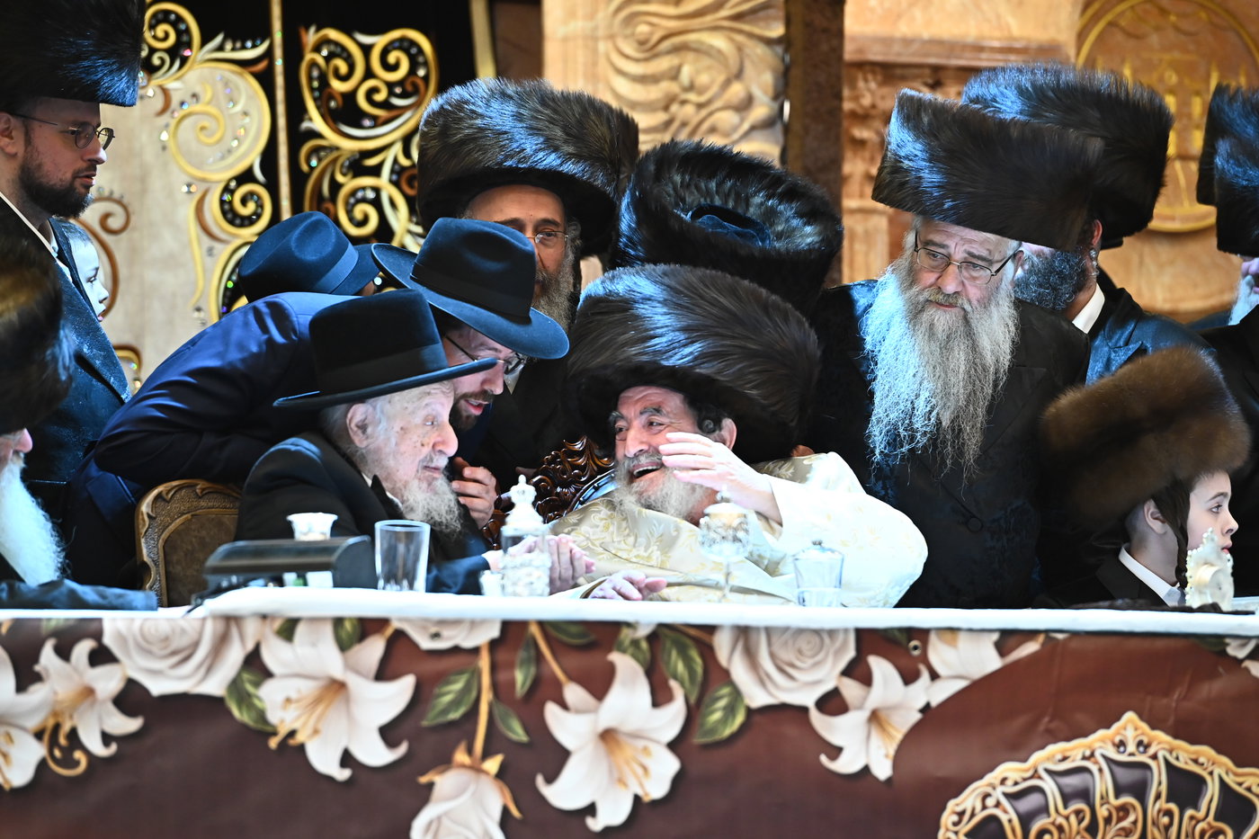 נעילת החג וסעודת הכנסת ס"ת בויז'ניץ