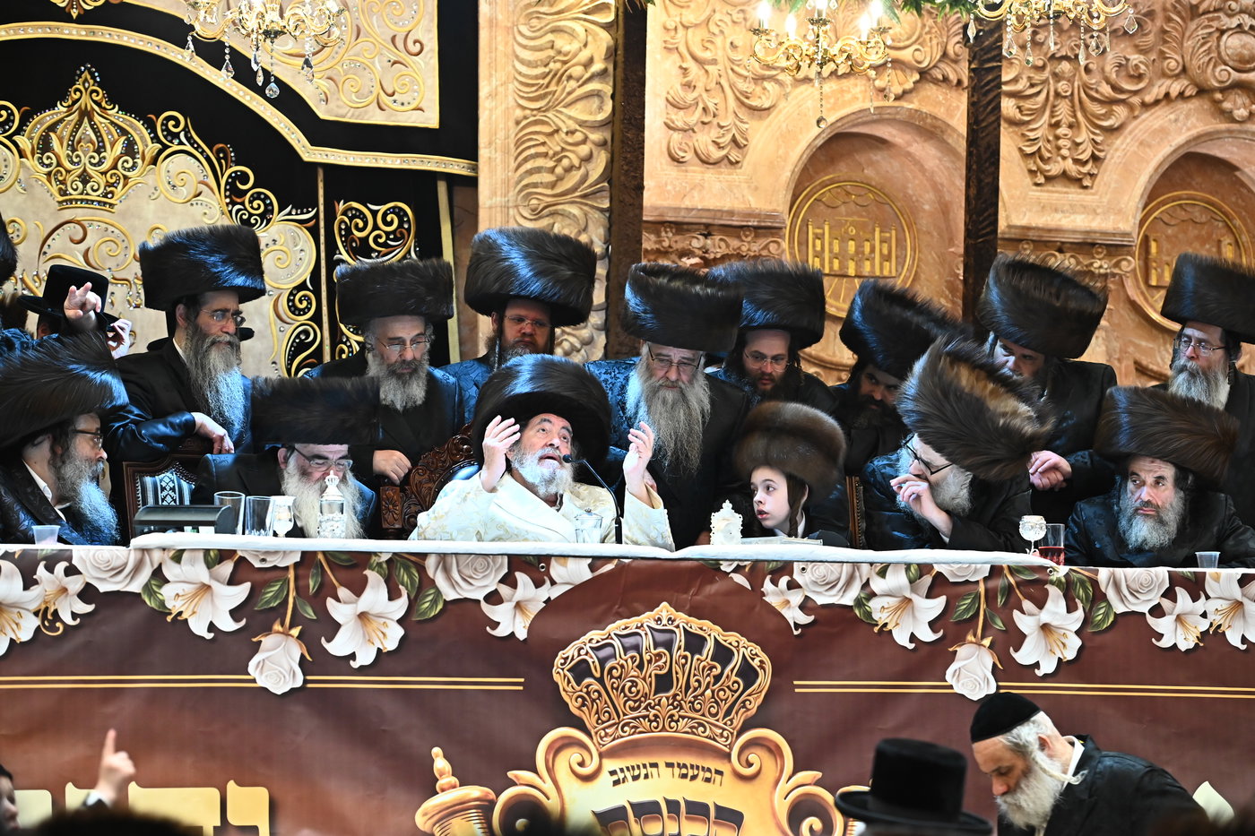 נעילת החג וסעודת הכנסת ס"ת בויז'ניץ