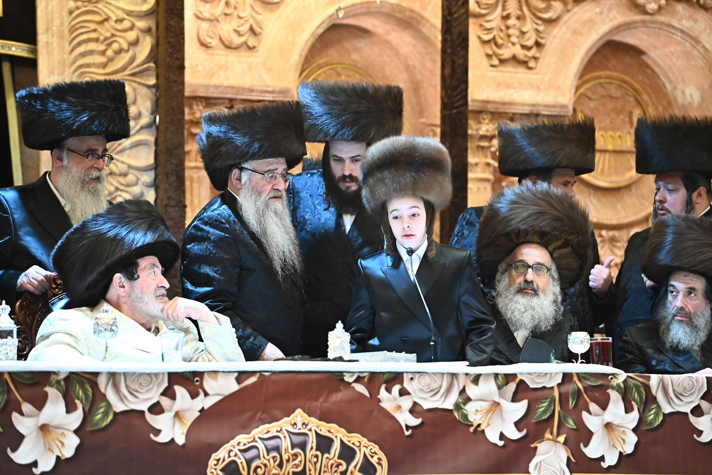 נעילת החג וסעודת הכנסת ס"ת בויז'ניץ