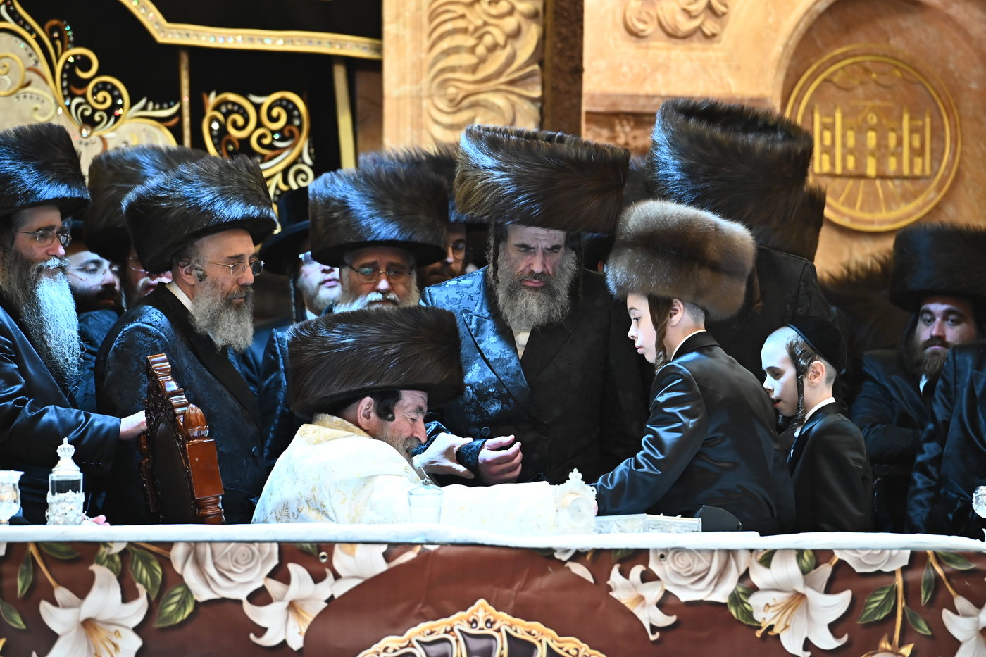 נעילת החג וסעודת הכנסת ס"ת בויז'ניץ