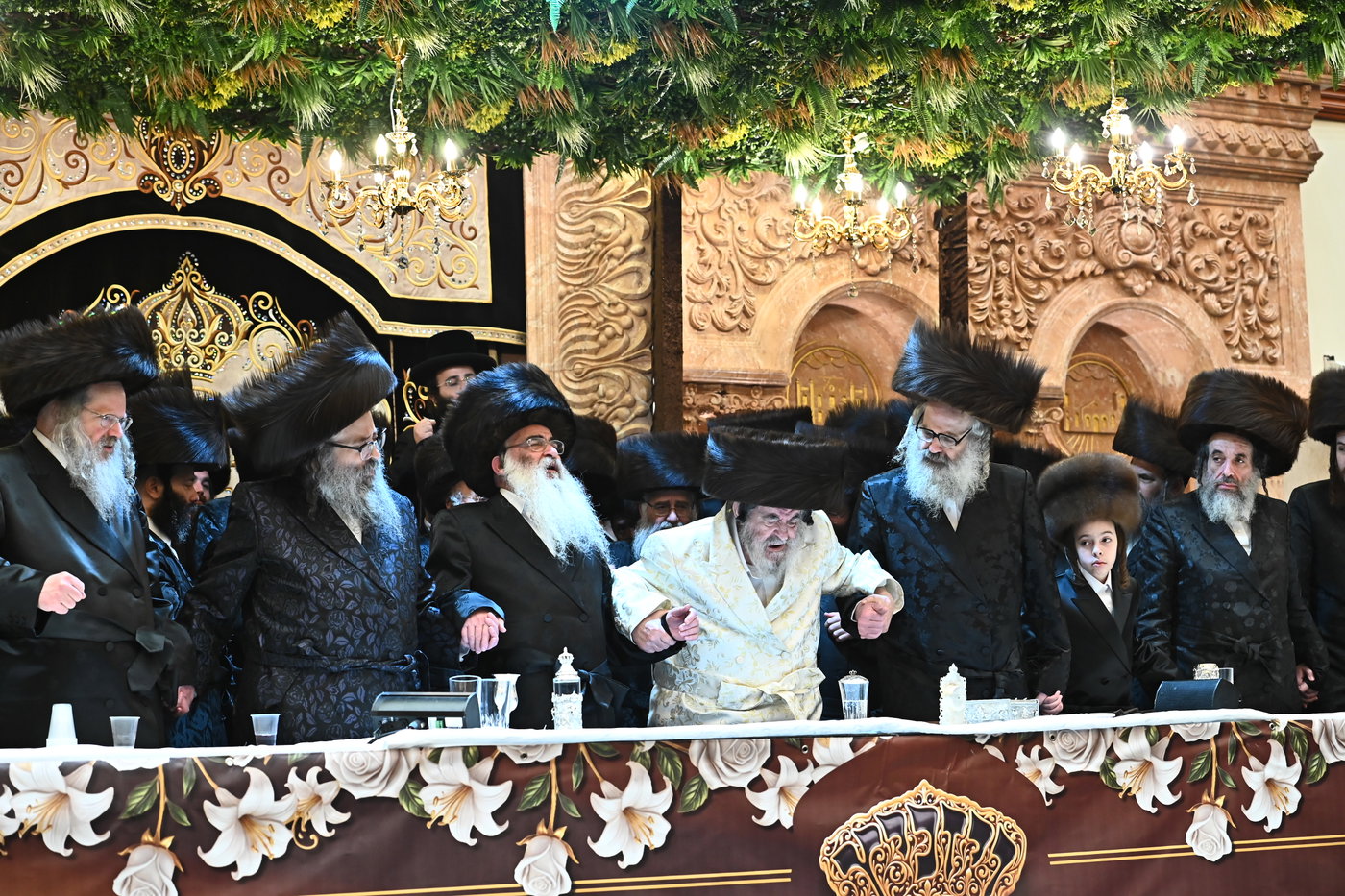 נעילת החג וסעודת הכנסת ס"ת בויז'ניץ