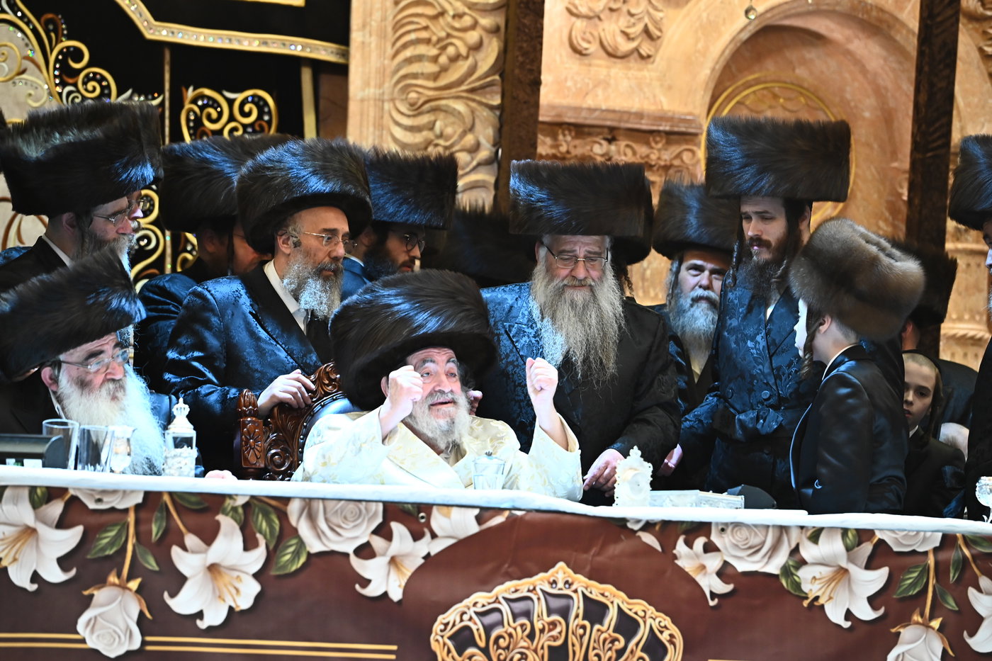 נעילת החג וסעודת הכנסת ס"ת בויז'ניץ