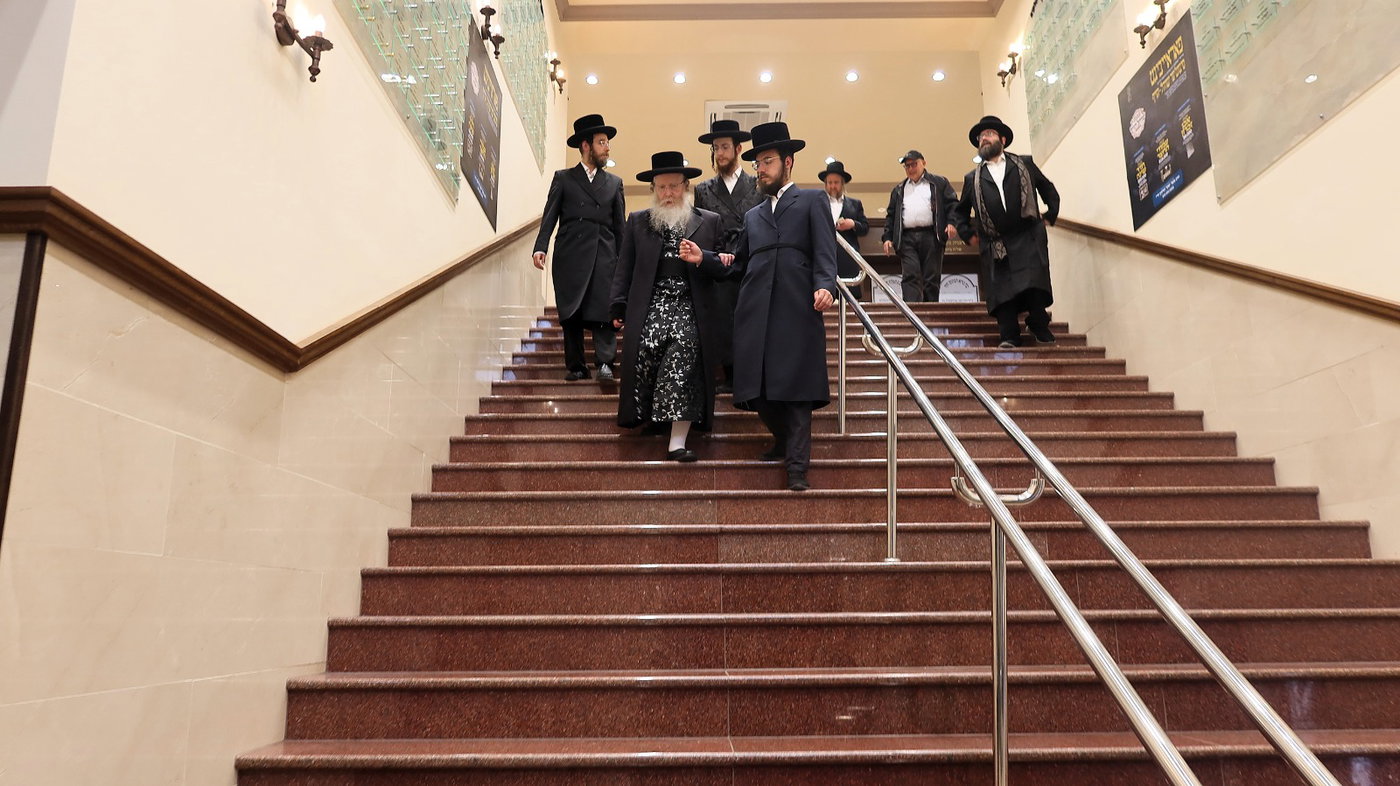 האדמו"ר מקרעטשניף קריית גת במסע הקודש לאירופה
