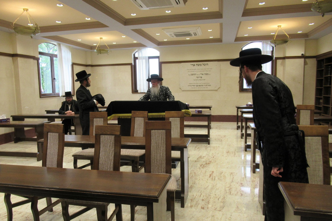 האדמו"ר מקרעטשניף קריית גת במסע הקודש לאירופה