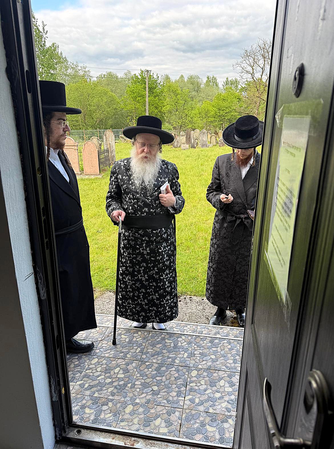 האדמו"ר מקרעטשניף קריית גת במסע הקודש לאירופה