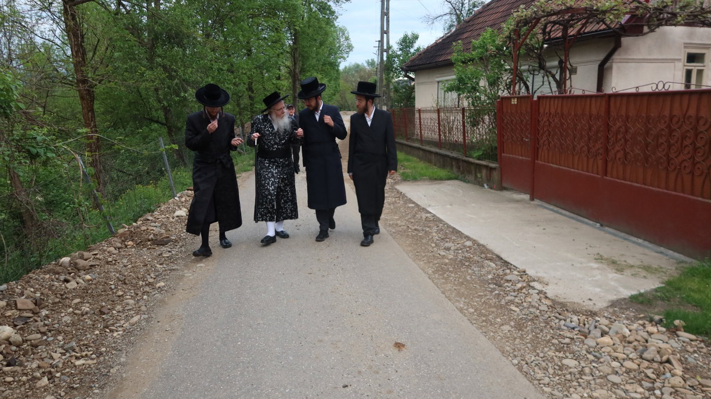 האדמו"ר מקרעטשניף קריית גת במסע הקודש לאירופה