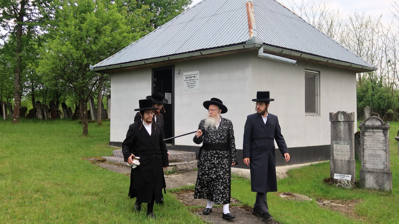 האדמו"ר מקרעטשניף קריית גת במסע הקודש לאירופה