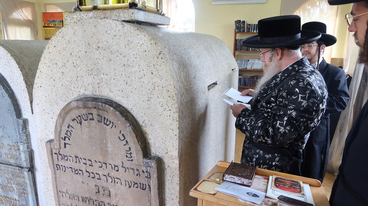 האדמו"ר מקרעטשניף קריית גת במסע הקודש לאירופה