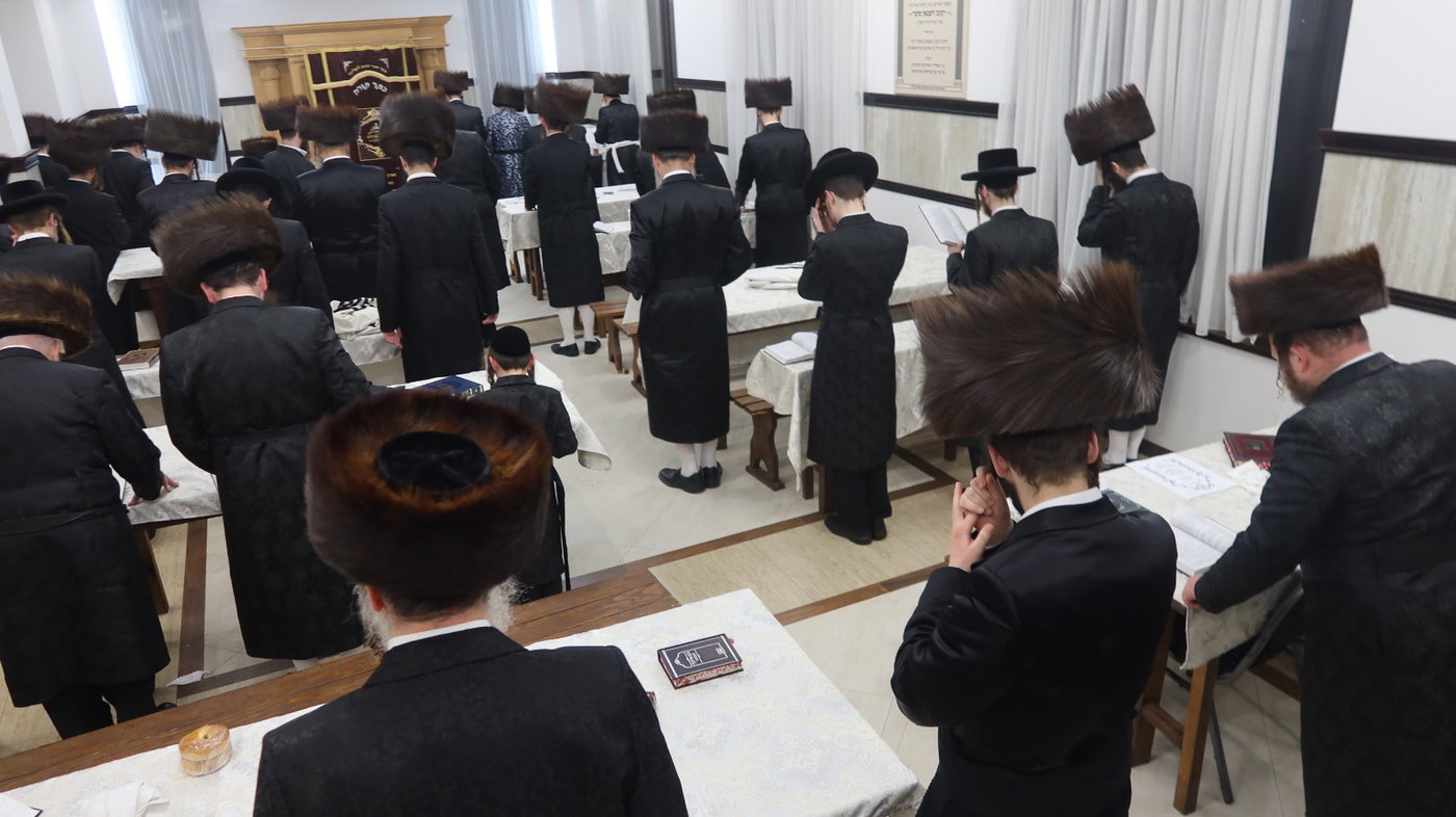 האדמו"ר מקרעטשניף קריית גת במסע הקודש לאירופה