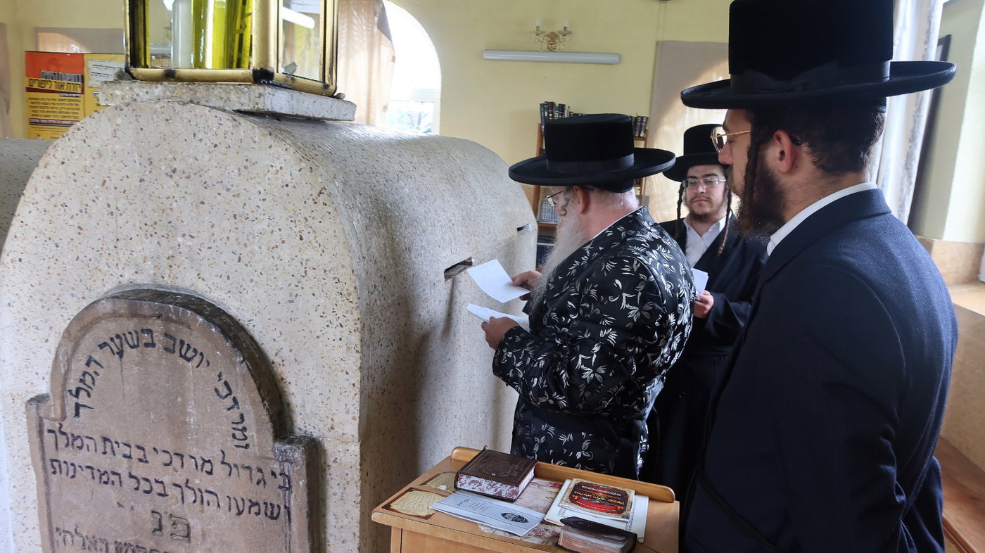 האדמו"ר מקרעטשניף קריית גת במסע הקודש לאירופה