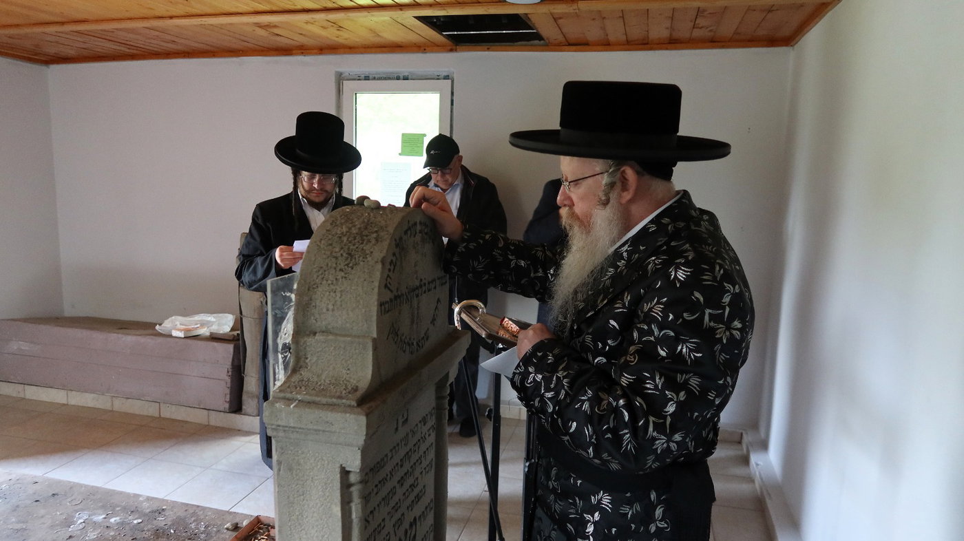 האדמו"ר מקרעטשניף קריית גת במסע הקודש לאירופה
