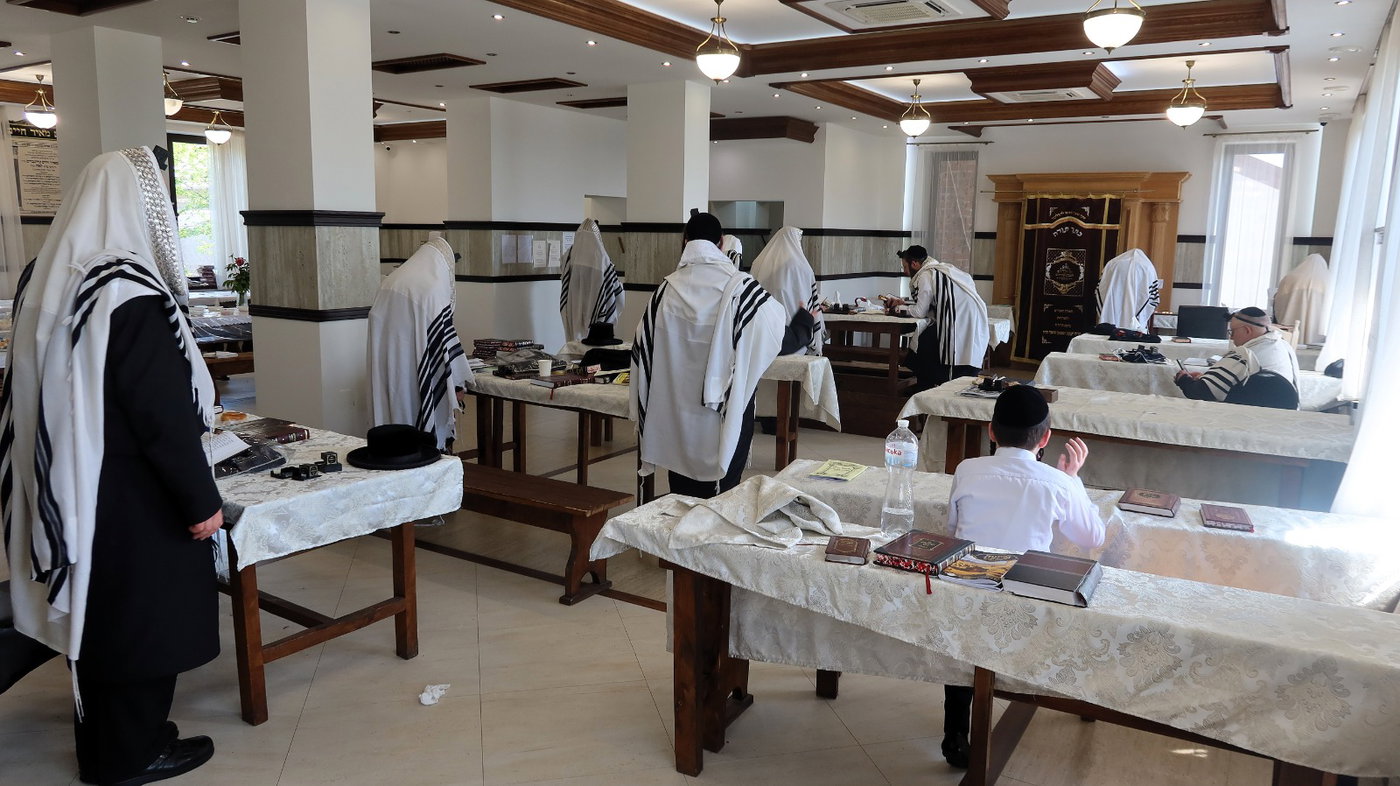 האדמו"ר מקרעטשניף קריית גת במסע הקודש לאירופה