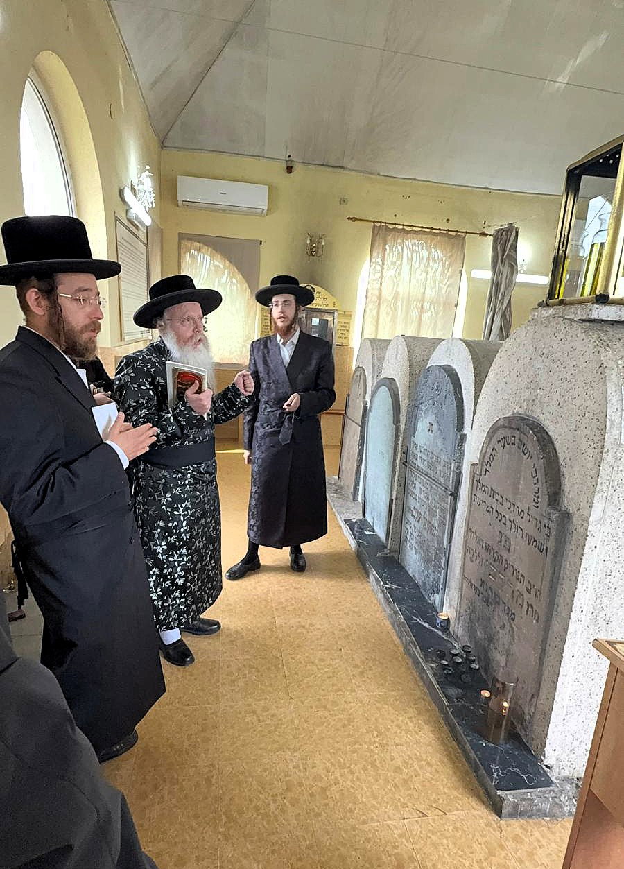 האדמו"ר מקרעטשניף קריית גת במסע הקודש לאירופה