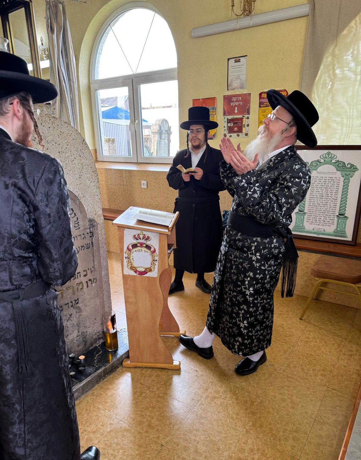 האדמו"ר מקרעטשניף קריית גת במסע הקודש לאירופה