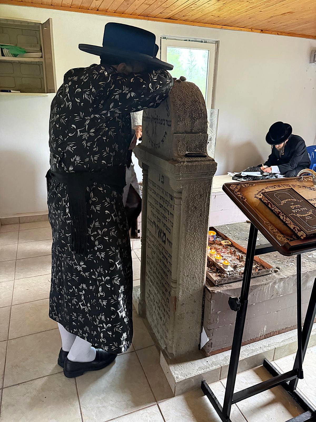 האדמו"ר מקרעטשניף קריית גת במסע הקודש לאירופה