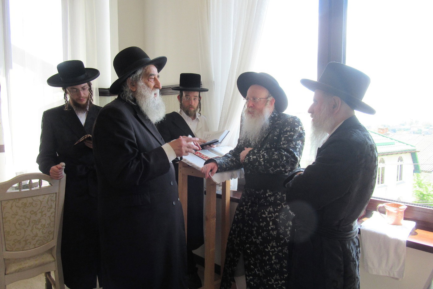 האדמו"ר מקרעטשניף קריית גת במסע הקודש לאירופה