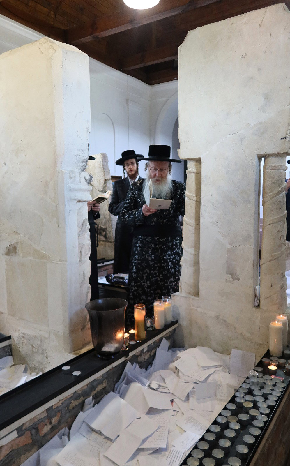 האדמו"ר מקרעטשניף קריית גת במסע הקודש לאירופה
