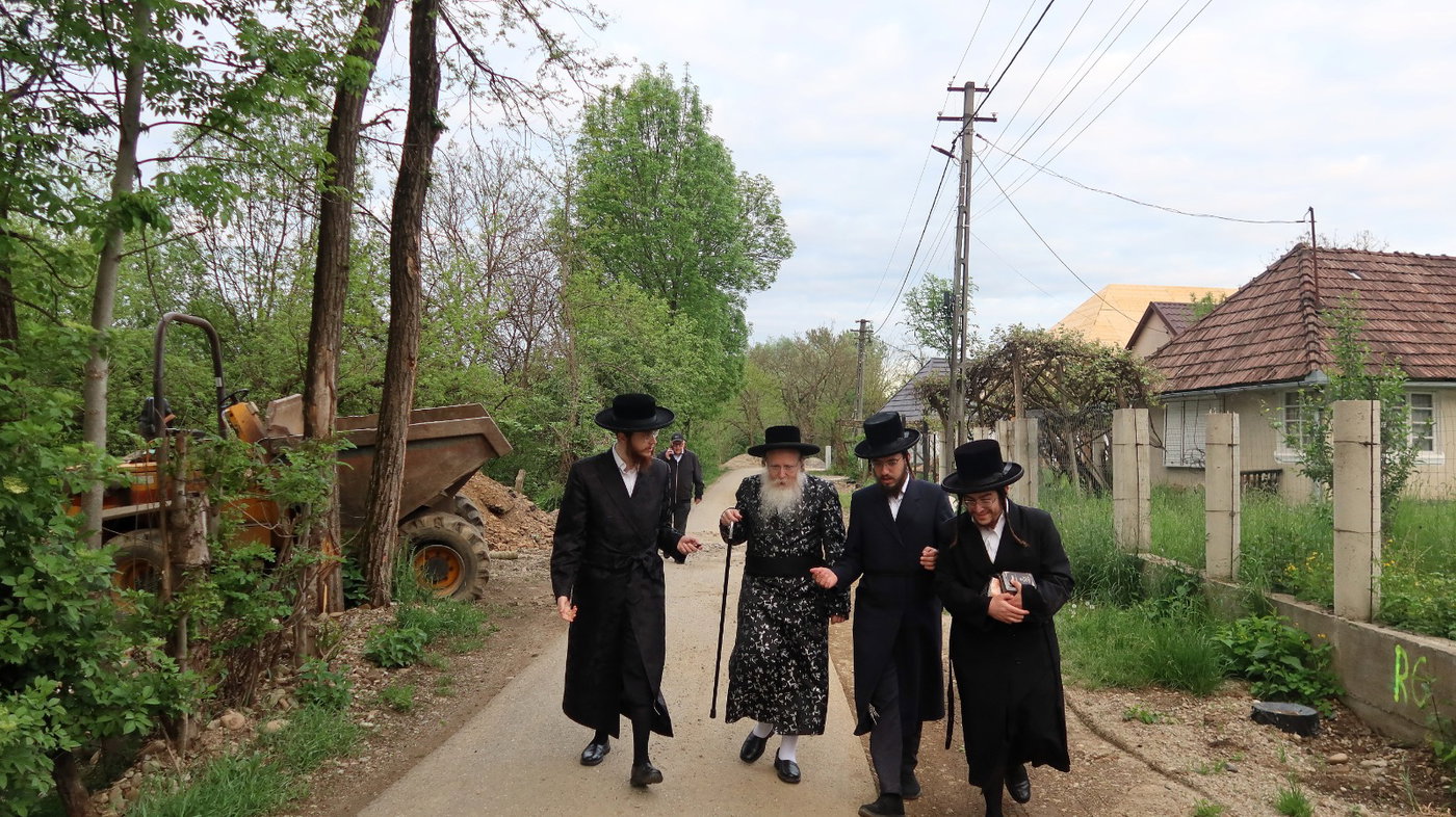 האדמו"ר מקרעטשניף קריית גת במסע הקודש לאירופה