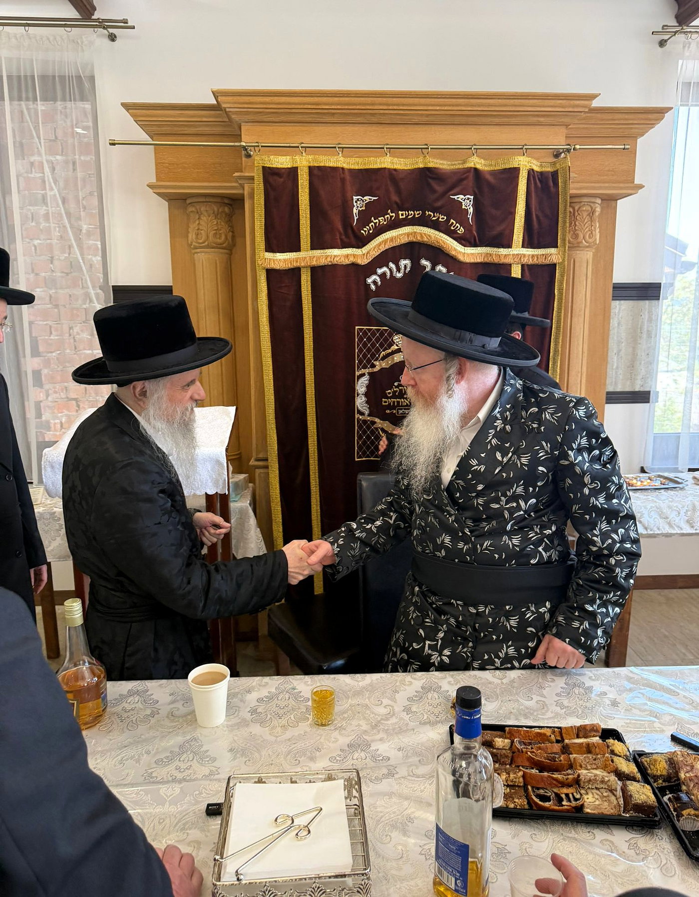 האדמו"ר מקרעטשניף קריית גת במסע הקודש לאירופה