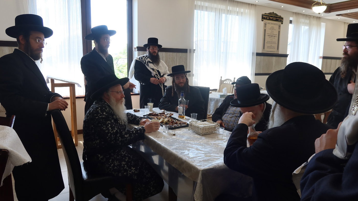 האדמו"ר מקרעטשניף קריית גת במסע הקודש לאירופה