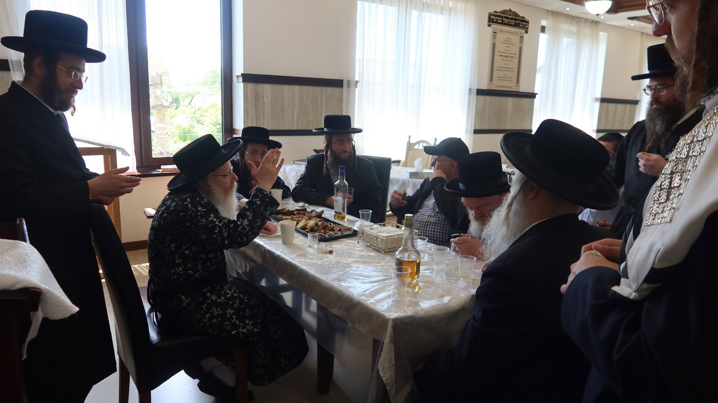האדמו"ר מקרעטשניף קריית גת במסע הקודש לאירופה