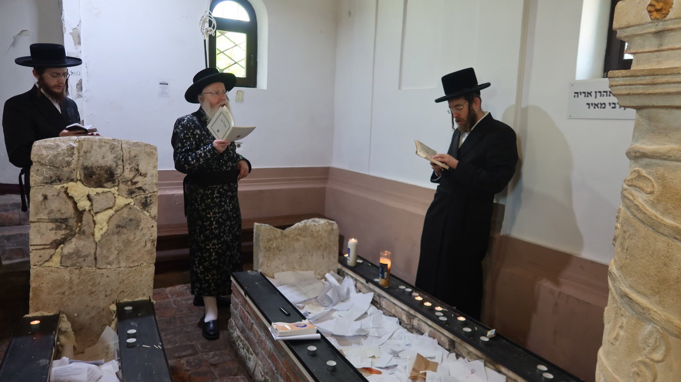 האדמו"ר מקרעטשניף קריית גת במסע הקודש לאירופה