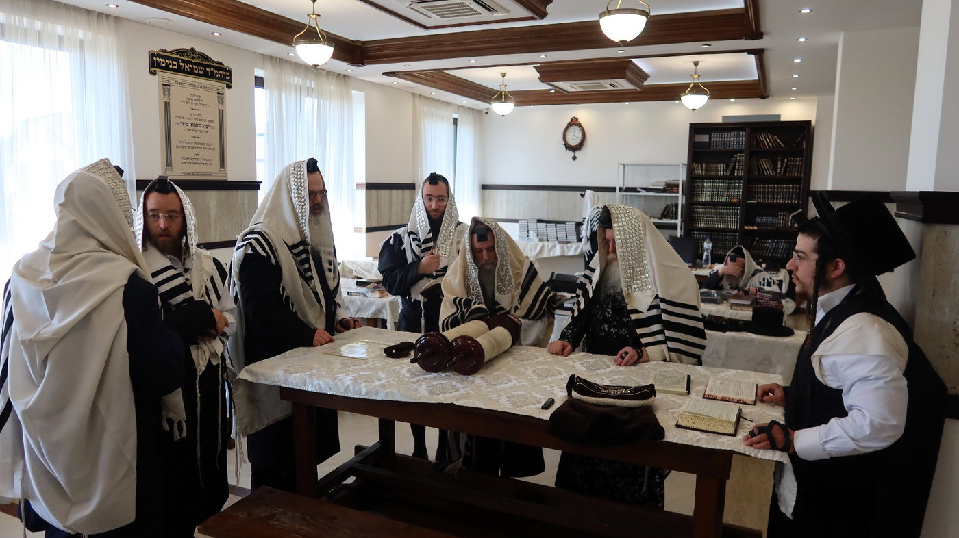 האדמו"ר מקרעטשניף קריית גת במסע הקודש לאירופה