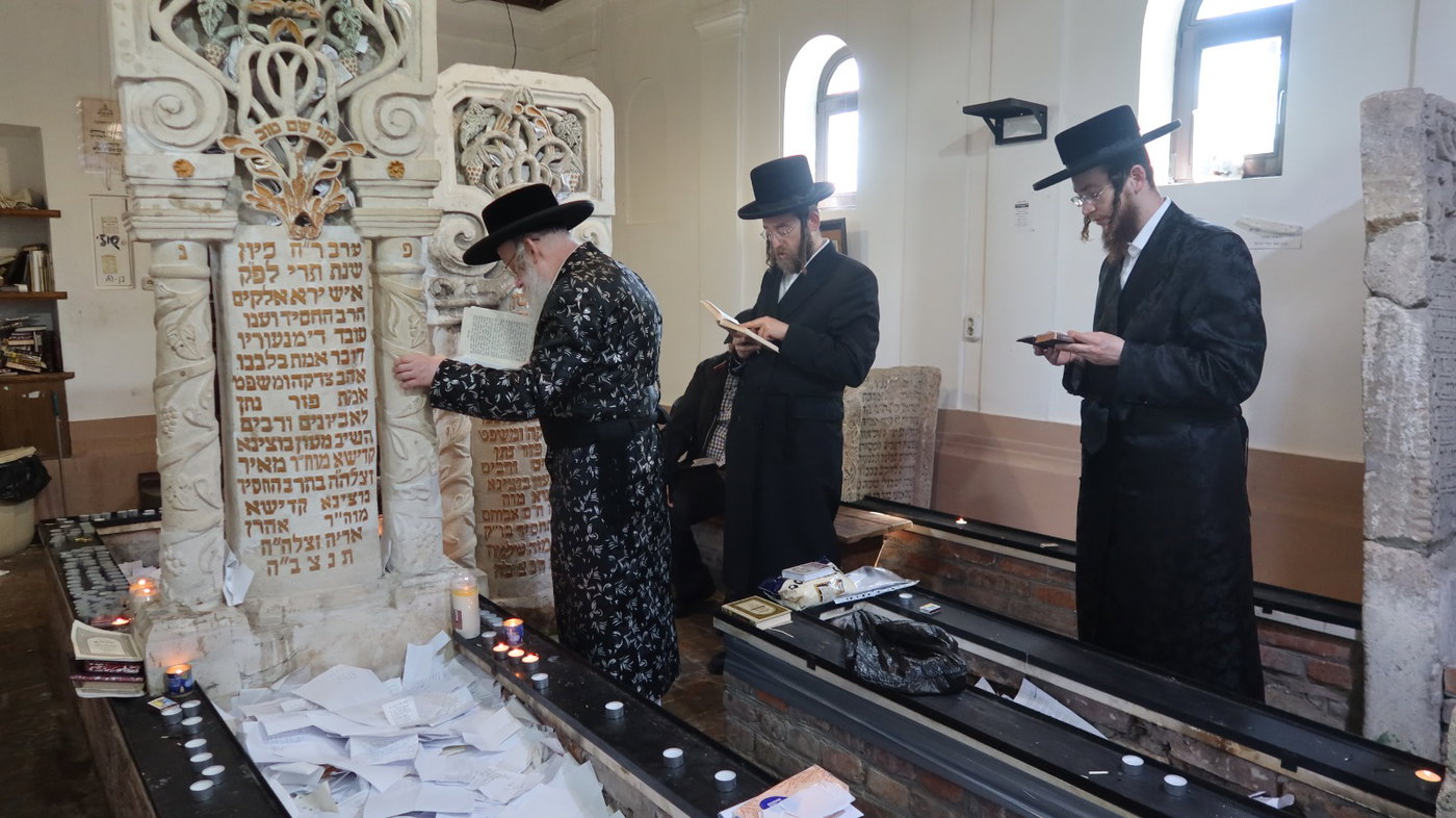 האדמו"ר מקרעטשניף קריית גת במסע הקודש לאירופה