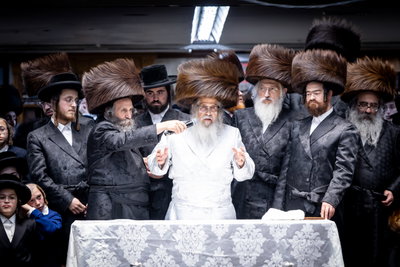 נעילת החג שבועות בחצר הקודש סאטמר