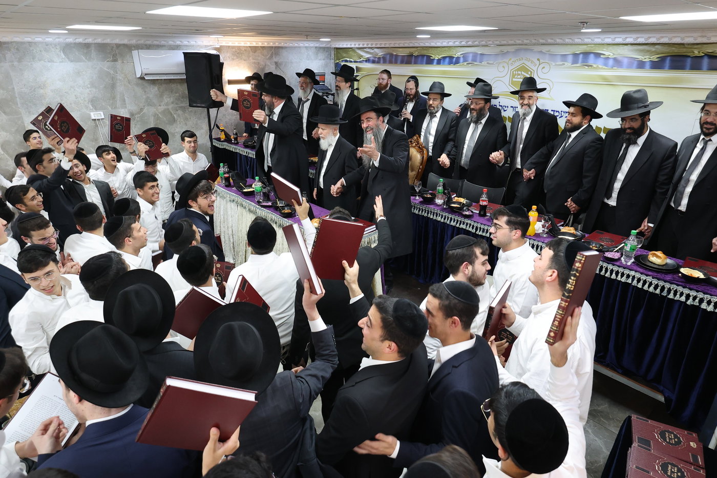שמחת התורה אצל הגר"ז כהן